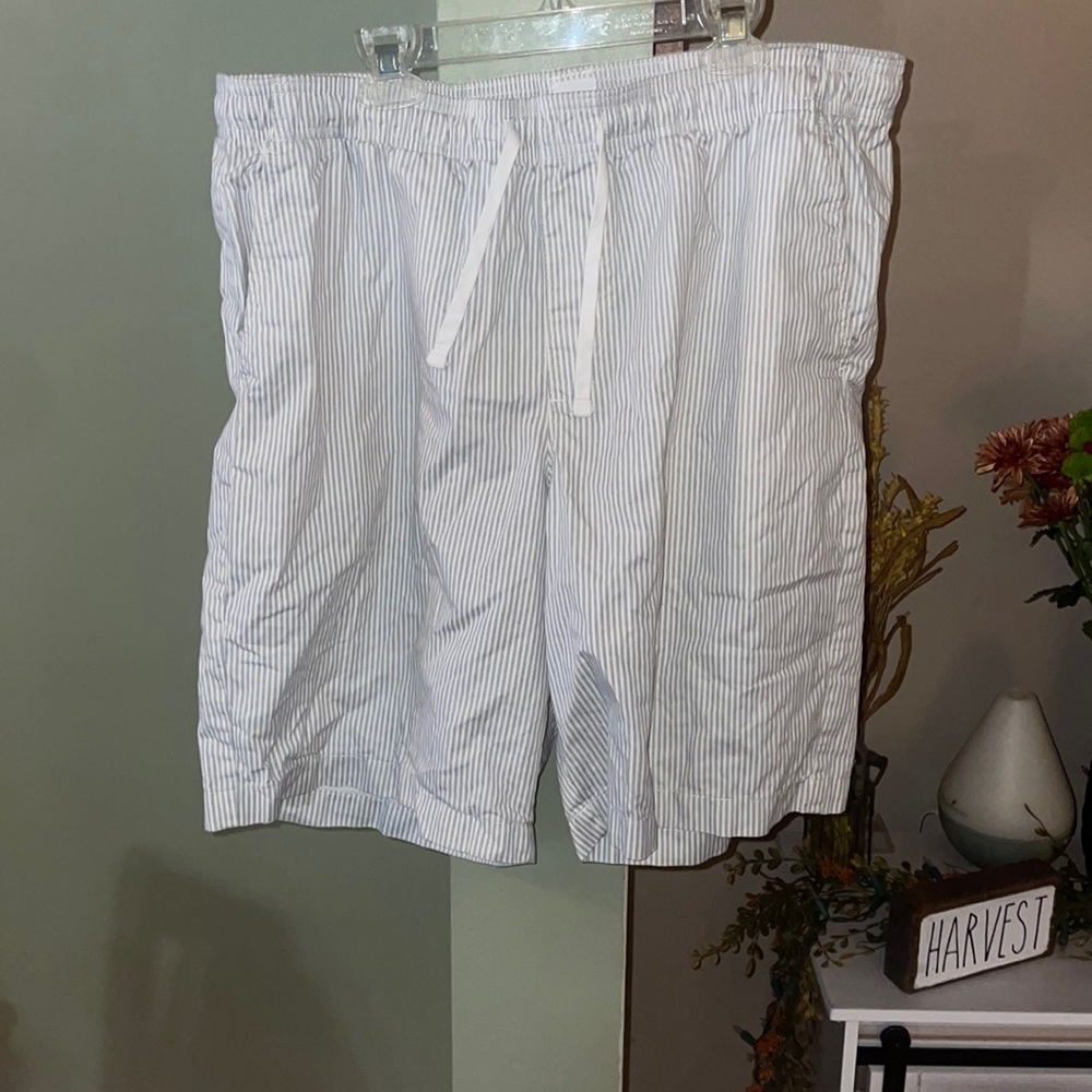 GAP striped khaki tie shorts